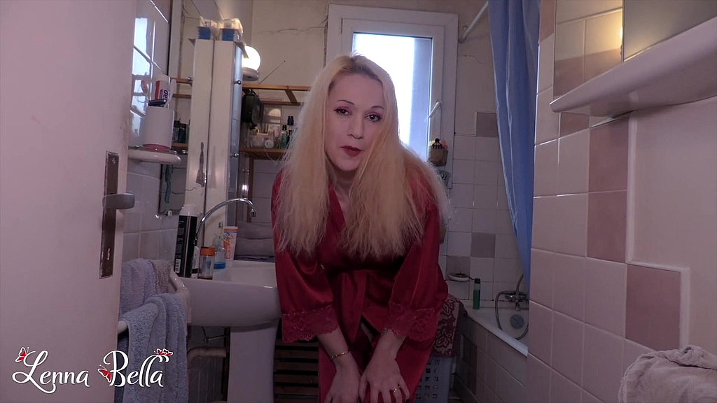 Lenna_Bella: envie de me mettre un flacon de deo dans le cul... je le fais ? (AnalVids.com) envie de me mettre un flacon de deo dans le cul... je le fais ? (Lenna_Bella)