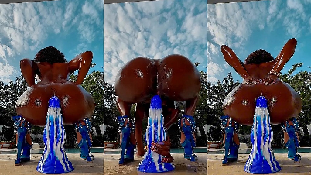 riding my big blue dildo outside and squirting all along (Queen_tahshar) riding my big blue dildo outside and squirting all along (Queen_tahshar)