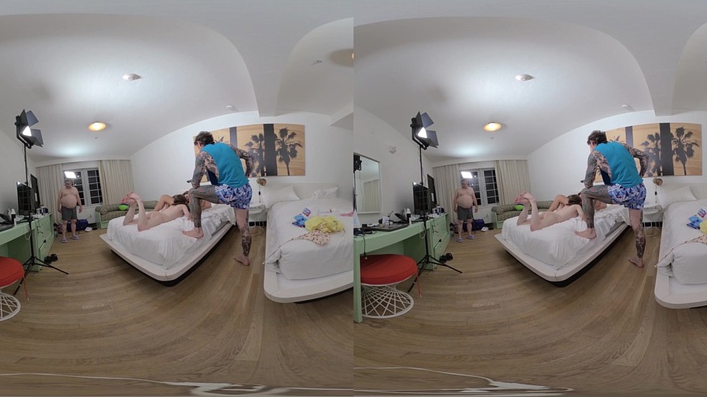 renee rose e venus vixen - trio amatoriale fatto in casa con un'adolescente rossa e la sua migliore amica stravagante (Dean Van Damme, Porno Dan, Renee Rose, Venus Vixen) renee rose & venus vixen - homemade amateur threesome w redhead teen & freaky best friend (Dean Van Damme, Porno Dan, Renee Rose, Venus Vixen)