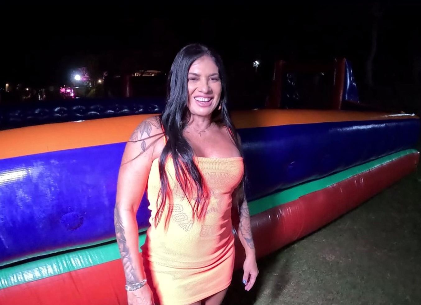 Novinha Flagra Mae Com Ted No Matinho E Entra Na Brincadeira