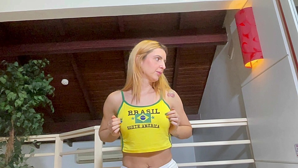 apostou o cu no jogo do brasil (Joy Cardozo, Pernocas) apostou o cu no jogo do brasil (Joy Cardozo, Pernocas)