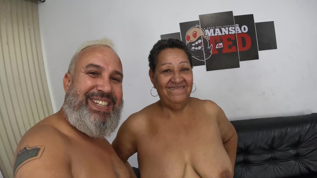 Com seus 70 anos ela ainda tem sede de rola e leva no cu em anal intenso