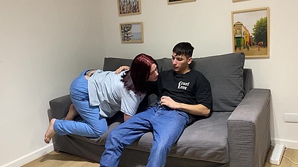 ENFERMERA CURA A PACIENTE CON UNA CHUPADA DE VERGA