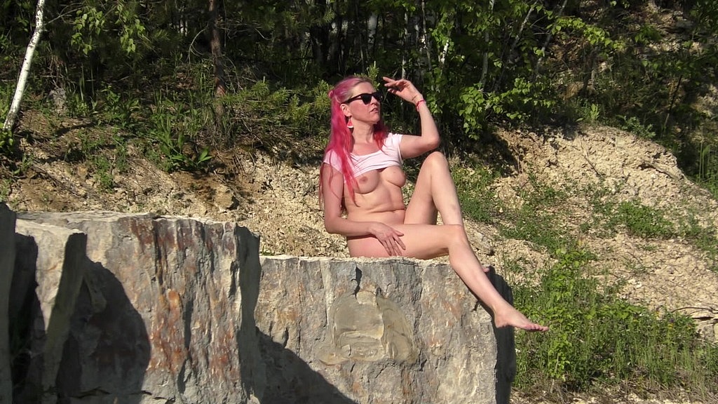 vibrator at the height of the stone (Libresexgirl) vibrator at the height of the stone (Libresexgirl)