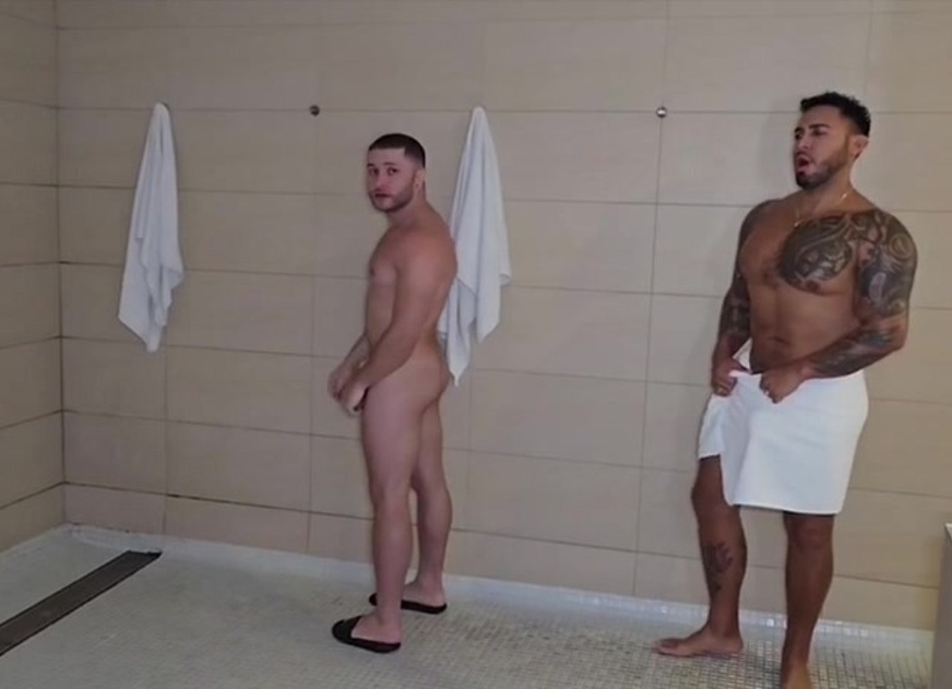 Eu E Meu Amigo Viktor Rom Fudendo Myka Hayden No Banheiro Da Academia Em Barcelona