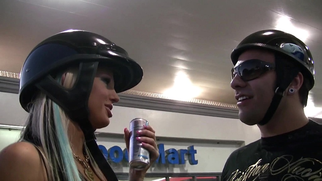 Bruno SX, Lacy Holiday: байкерська красуня, мереживна відпустка (AnalVids.com) biker babe lacy holiday (Bruno SX, Lacy Holiday)
