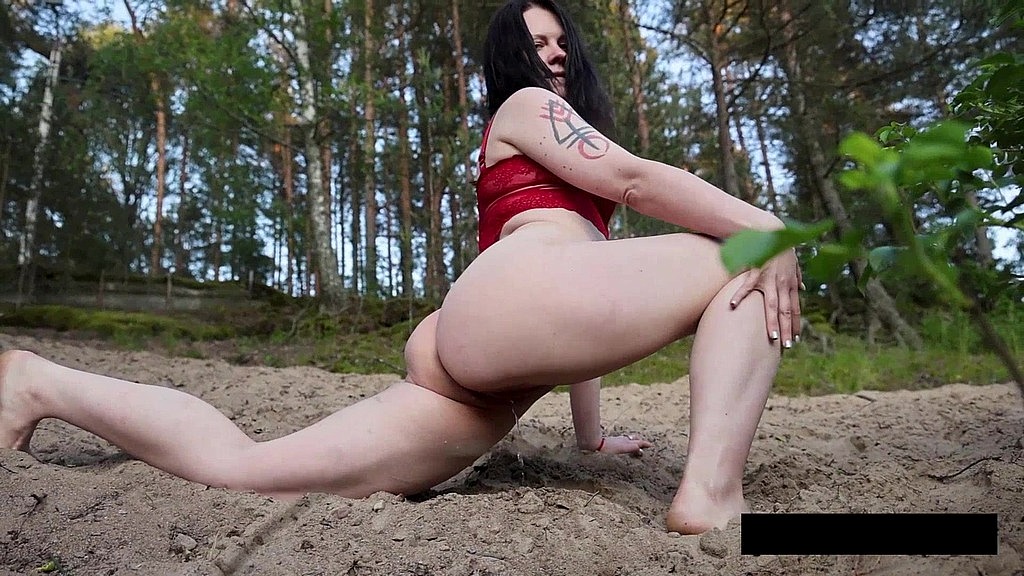 piss straight on the sand (Alice Wu) piss straight on the sand (Alice Wu)
