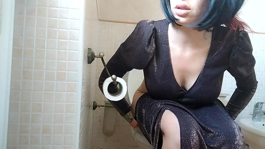 my stepmom on the wc (Chantal channel) my stepmom on the wc (Chantal channel)