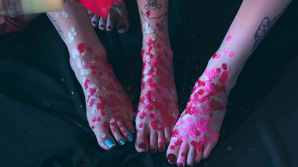 love how hot wax feels on my feet (Bia Roman, Miss Bimby, Diosa) love how hot wax feels on my feet (Bia Roman, Miss Bimby, Diosa)