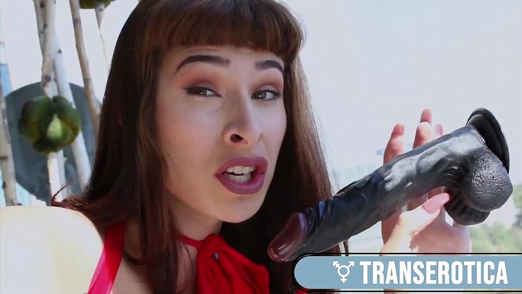 trans beauty alexa scout sta cavalcando un enorme dildo così bene! (Alexa Esploratore) trans beauty alexa scout is riding one massive dildo so well! (Alexa Scout)