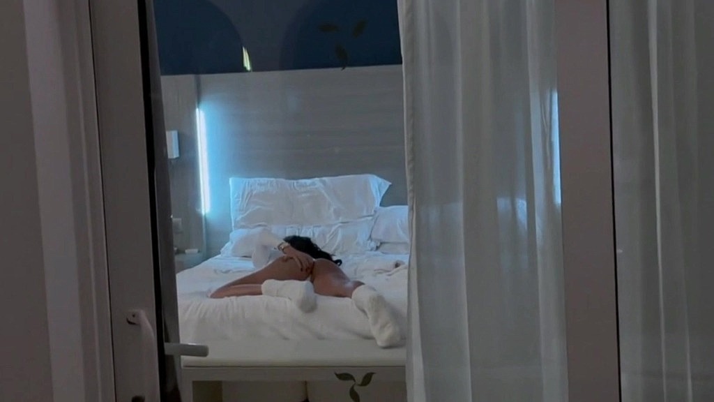 voy a casa de mi patrona y la follo hasta llenarla de leche, es una puta completa (Hot Boy, Sexy Babe) voy a casa de mi patrona y la follo hasta llenarla de leche, es una puta completa (Hot Boy, Sexy Babe)