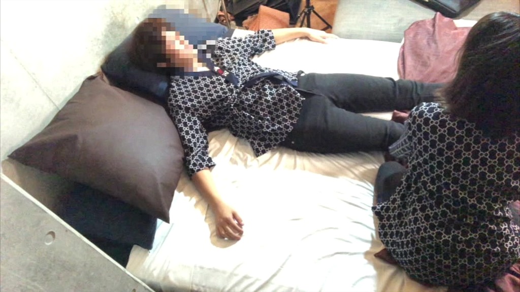 バ◯ト終わってそのままバ◯ト着で彼氏の家でsexするカップル。 (Momoka, Nono) バ◯ト終わってそのままバ◯ト着で彼氏の家でsexするカップル。 (Momoka, Nono)