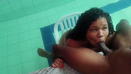 Dotado me fudeu na piscina