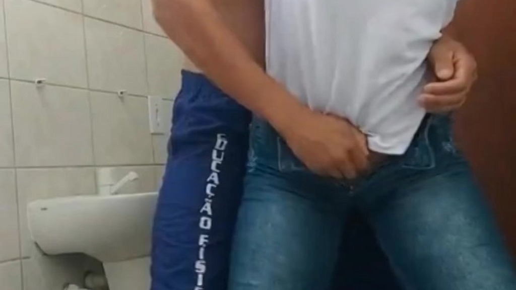 fiquei com tesao no meio da aula, peguei um aluno da educacao fisica e mandei me comer (Casalnegaoeabranquinha, Bubu) fiquei com tesao no meio da aula, peguei um aluno da educacao fisica e mandei me comer (Casalnegaoeabranquinha, Bubu)