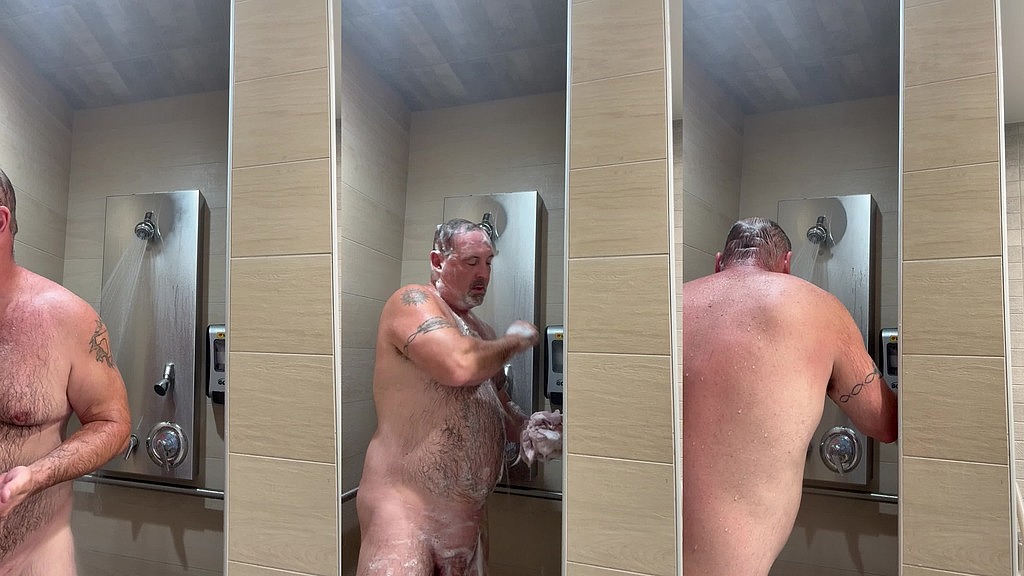 hidden shower cam (DiversifiedReality) hidden shower cam (DiversifiedReality)