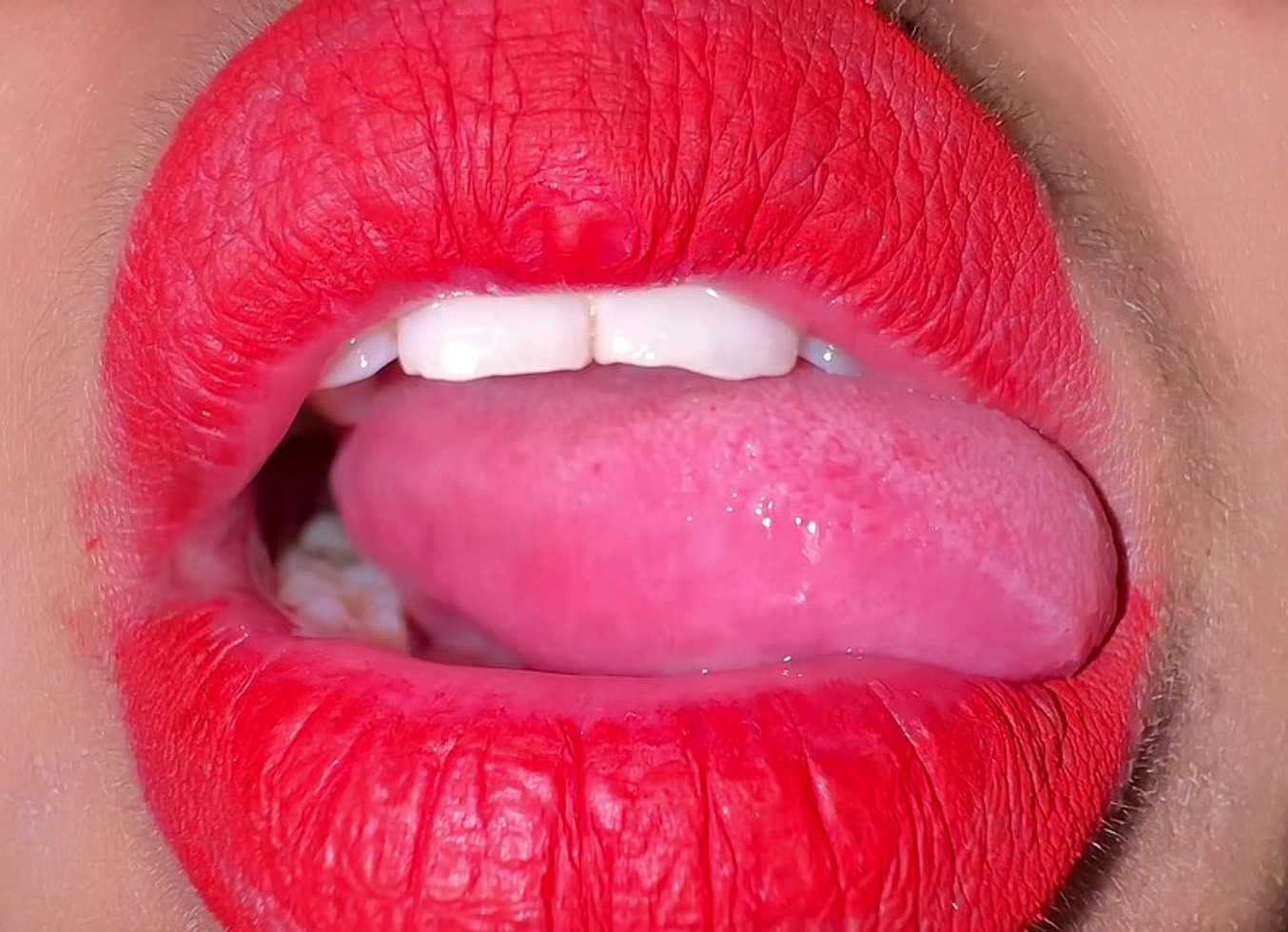 Morocco 18Yo Hot Girl Licking Her Mouth Juicy & ASMR Movements Tongue With Red Lipstick