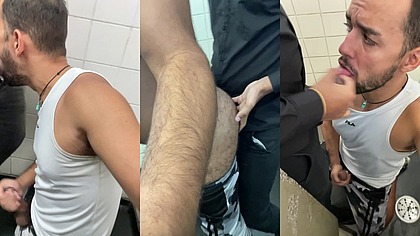 MAMOU E FOI FODIDO PELO EXECUTIVO DENTRO DO BANHEIRO DO SHOPPING.
