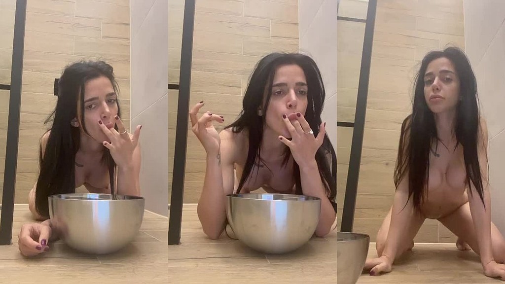 pissing in a bucket & pouring it over myself while masturbating (Exotic_brunettee) pissing in a bucket & pouring it over myself while masturbating (Exotic_brunettee)