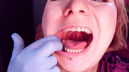 ASMR: popping candy, teeth fetish and medical gloves.