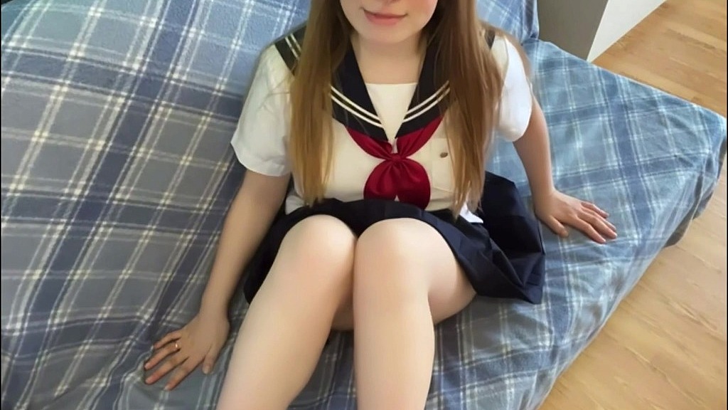 la studentessa si masturba con le dita (LolyLola) school girl masturbate fingering (LolyLola)