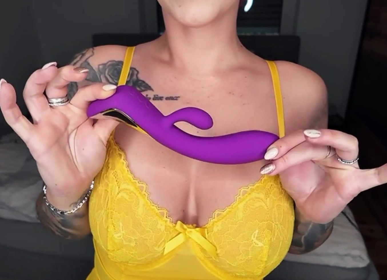 Watch Me Take My New Dildo From The Venus Fair In Berlin And Go All The Way To Orgasm!