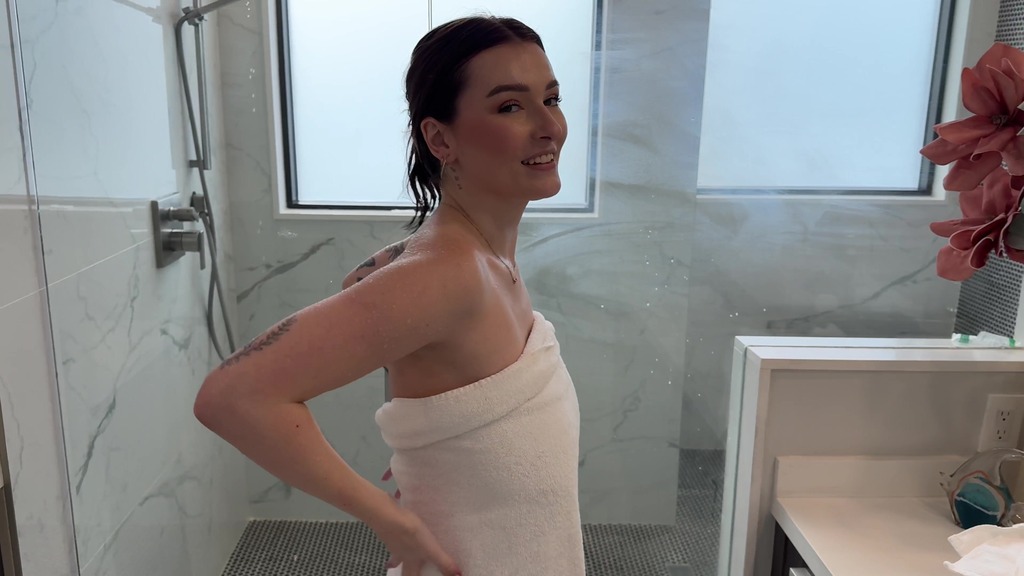 подглядываю за сводной сестрой в душе, но ей это нравится! - jade harper