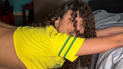 Hot solzinha acabou sofrendo com 3 negros pauzudos, e tendo seu cuzinho estourado e sendo enchido por 3 leitadas dos negros sedentos por um cuzinho , 2° parte .