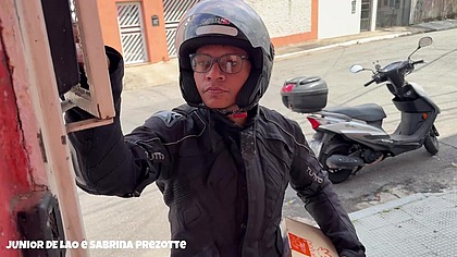 MOTOBOY FOI FAZER UMA ENTREGA E FODEU A CLIENTE TRANS POR UMA GORJETA