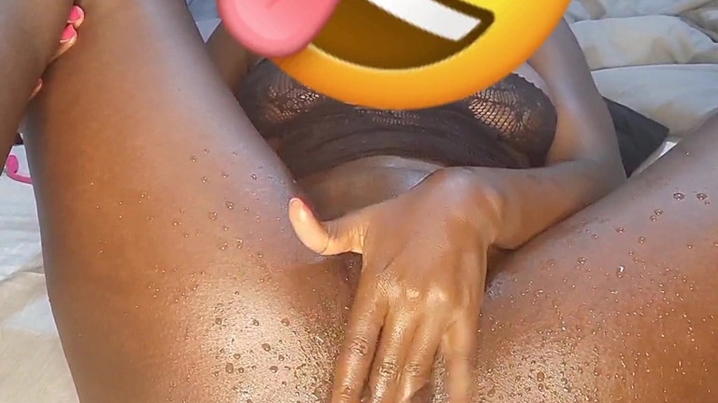 big squirt from black pussy (Aisha) big squirt from black pussy (Aisha)