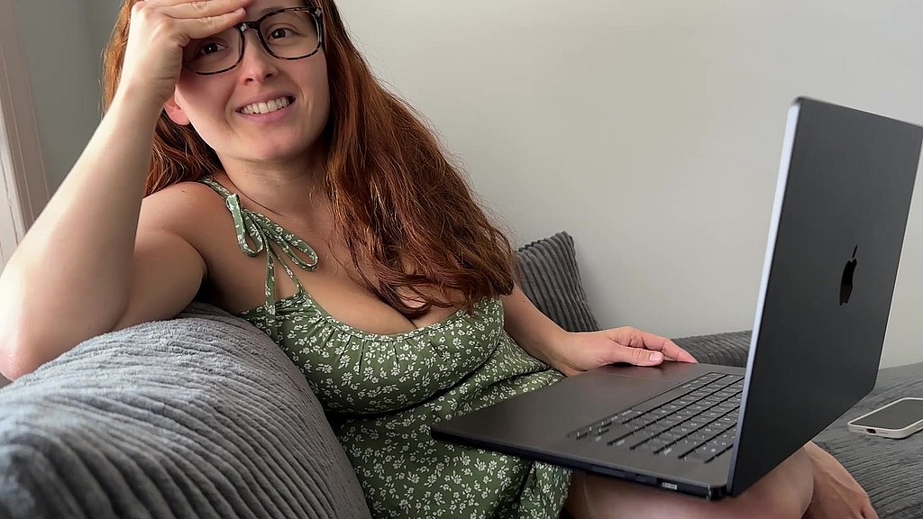 redheaded stepmom catches stepson jerking off (Scott Stark, Red Eviee) redheaded stepmom catches stepson jerking off (Scott Stark, Red Eviee)