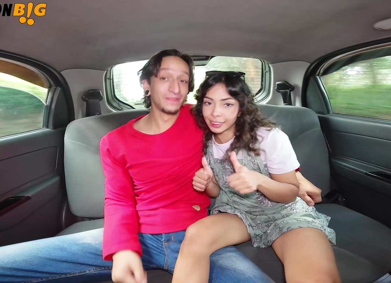 Follandome A Una Chica Pequena Y Sexy En Un Carro En Movimiento