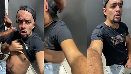 MAMANDO O CAMINONEIRO DA PICA GROSSA NO BANHEIRO, GOZOU E FOI EMBORA.