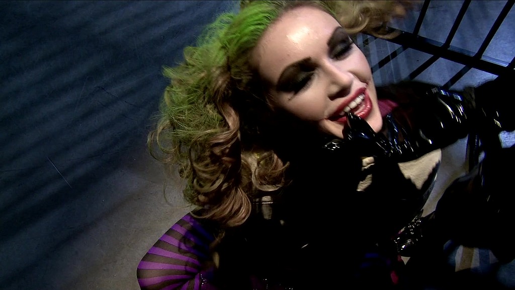 Katwoman jennifer dark prowls into a prison cage 3way