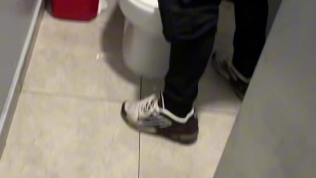 boy opens cubicle and catch his friend peeing (in a club s public toilets) (Biflatmate) boy opens cubicle and catch his friend peeing (in a club s public toilets) (Biflatmate)