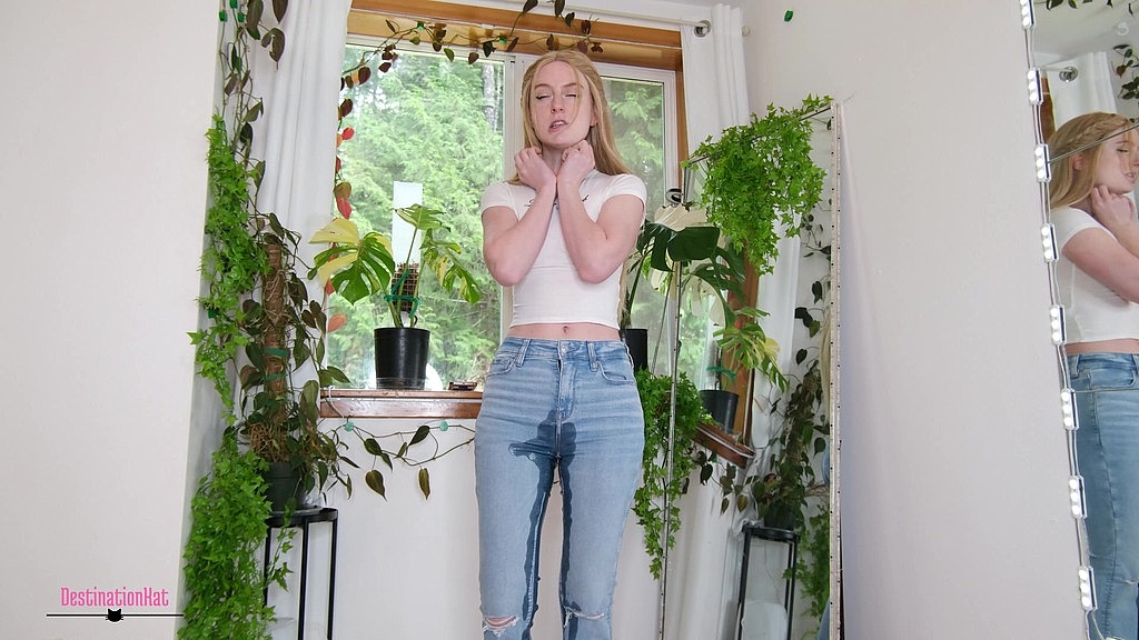 can t hold it barista (Destinationkat) can t hold it barista (Destinationkat)