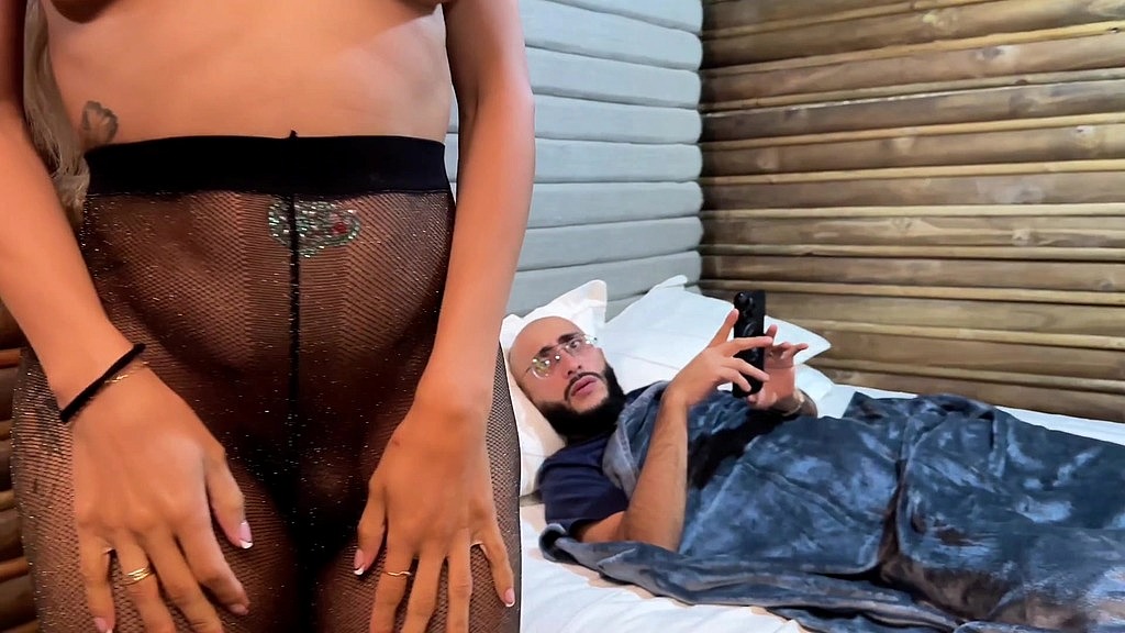 no dejaba el celular hasta que vio mi culo y mi verga dura (Lizzy Laynez, Bruno Del Monte) no dejaba el celular hasta que vio mi culo y mi verga dura (Lizzy Laynez, Bruno Del Monte)