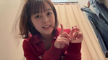 【更衣室でオナニー】 隣で着替えてる人にオナニーしてるのバレそうになりました...