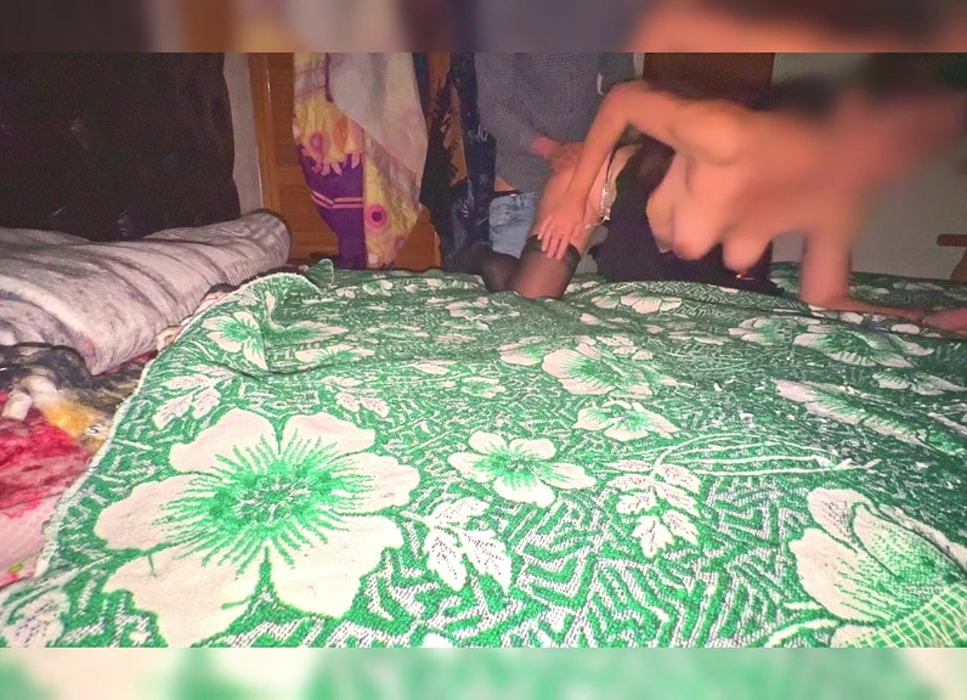 Sexo Casero!! Senora Divorsiada Cogiendo Despues De Unos Drinks Con Chamaco!! Ella Penso Que La Luz Era Una Lampara!! MILF Mexicana!! Completo