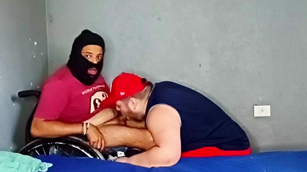 fa cadeirante pediu pra levar rola e eu nao discrimino eu passo a rola (completo) (Thomas urso, Fernando Devil) fa cadeirante pediu pra levar rola e eu nao discrimino eu passo a rola (completo) (Thomas urso, Fernando Devil)