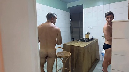 Un vecino delicioso que disfrute mucho ππ§π·