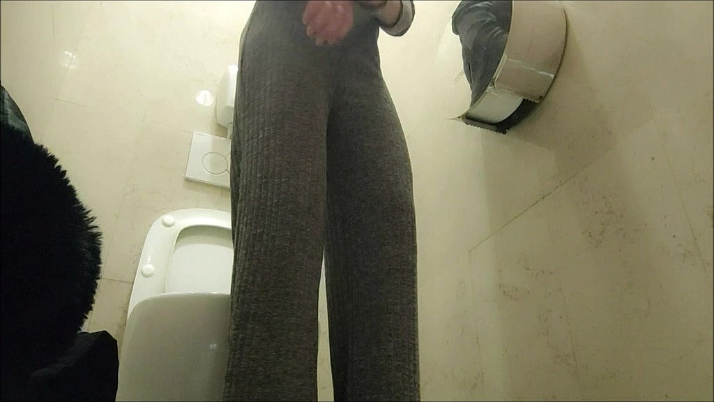 pee in the toilet of my favourite mall (Blackwidow, Chantal channel) pee in the toilet of my favourite mall (Blackwidow, Chantal channel)