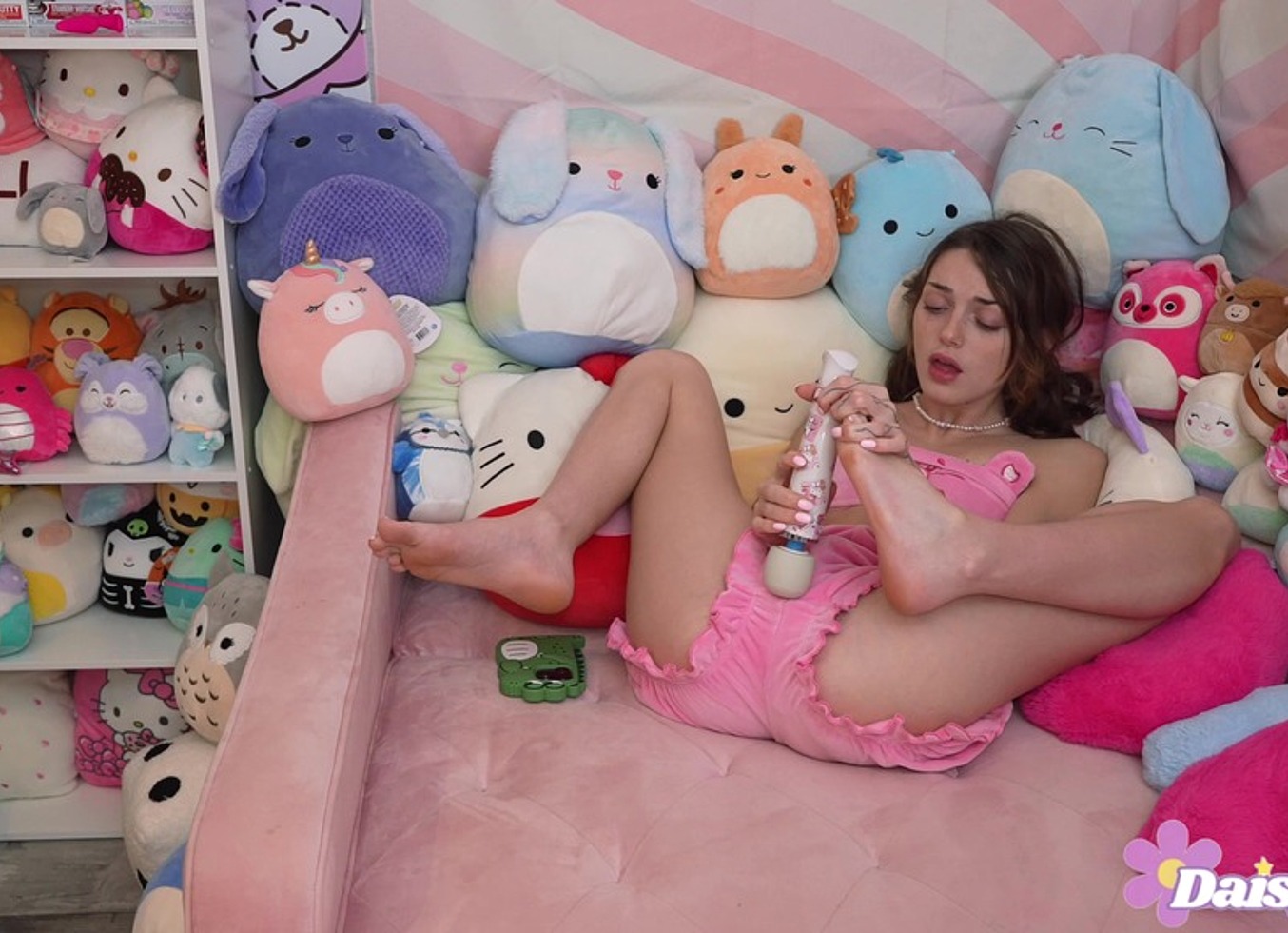 Daisy Love Sneaks Boy Into Her Super Girly Room To Gets Fucked & Creampied