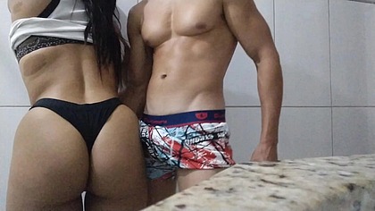 Lunaferrari quase nao aguentei o Pal grande do meu padrasto safado so quer me comer escondido da minha mae