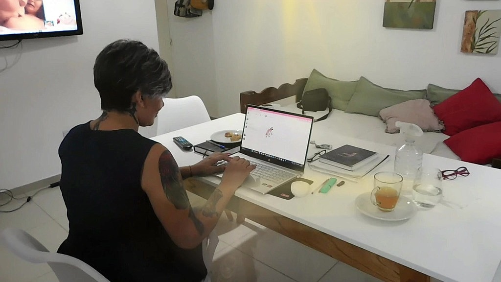 vino a arreglarle una perdida a la vecina y me tapo todos los agujeros con verga y leche (Valentino milan, Perla Lopez) vino a arreglarle una perdida a la vecina y me tapo todos los agujeros con verga y leche (Valentino milan, Perla Lopez)