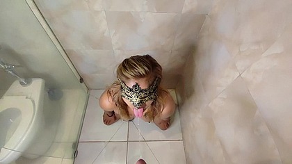 Orines En Mi Boca - Tragando Pis - Soy Una Perrita Tragando Los Orines De Mi Amo