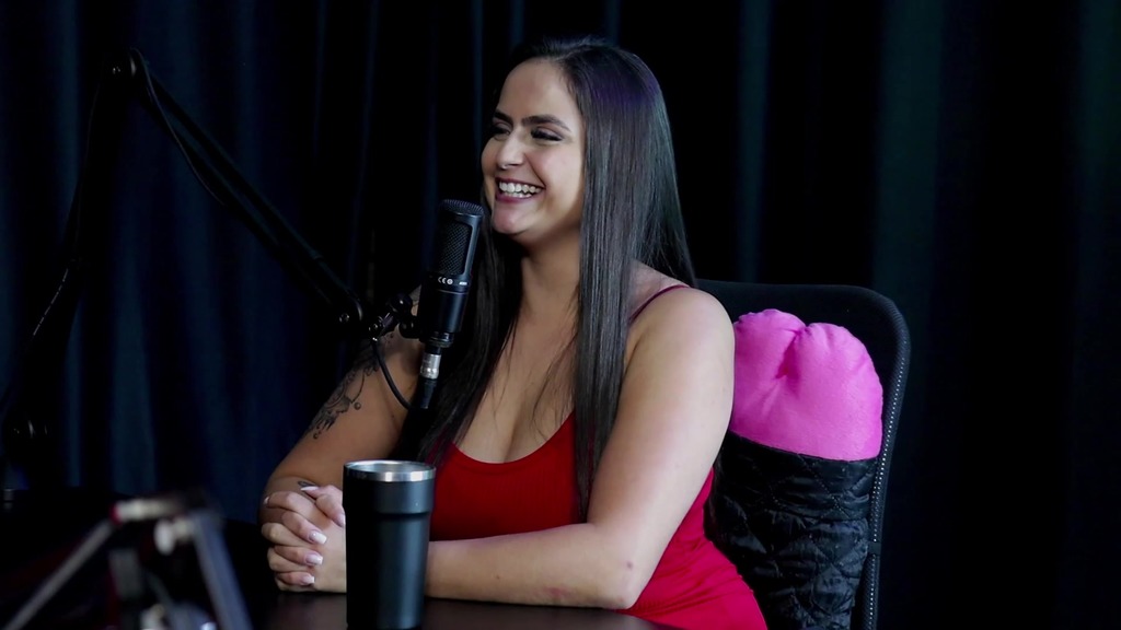 perdeu a aposta para o primo e teve que dar o cuzinho, a familia ficou em choque com seu video vazado, e seus fetiches de gozar e a loucura na prancha... - burguesa (watch on: sheer/red)