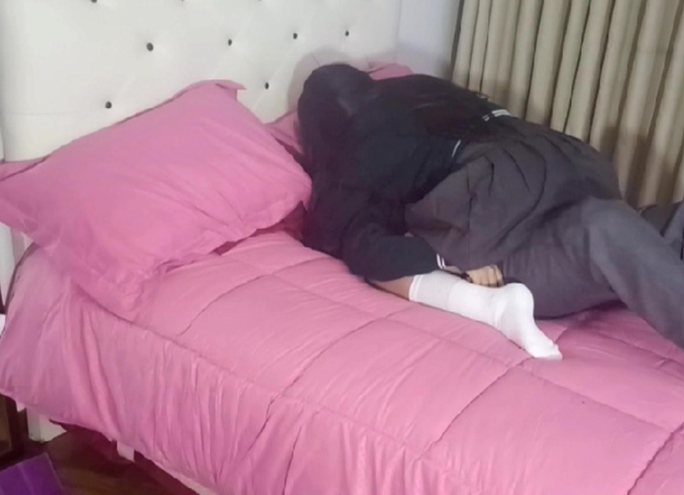 Colegiala De 18 Caliente Teniendo Sexo A Escondidas Casi Nos Pillan Video Completo (Sheer.Com Exclusive)
