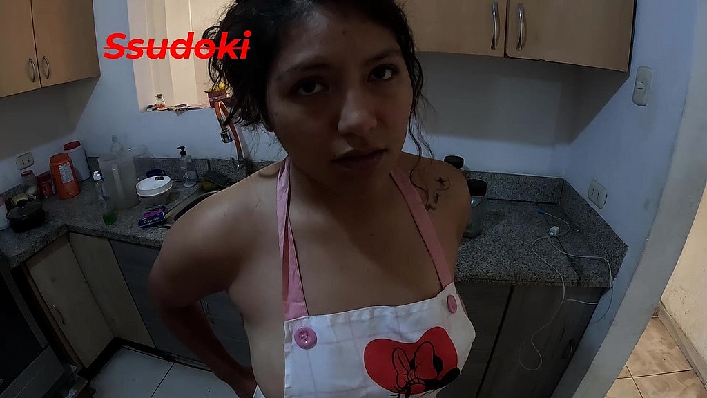 mi madrastra me quiso hacer de comer, pero no espero que fuera ella la comida, comer ese enorme culo es lo que queria, y me complacio (Sudoki3, Elbergaslocas) mi madrastra me quiso hacer de comer, pero no espero que fuera ella la comida, comer ese enorme culo es lo que queria, y me complacio (Sudoki3, Elbergaslocas)