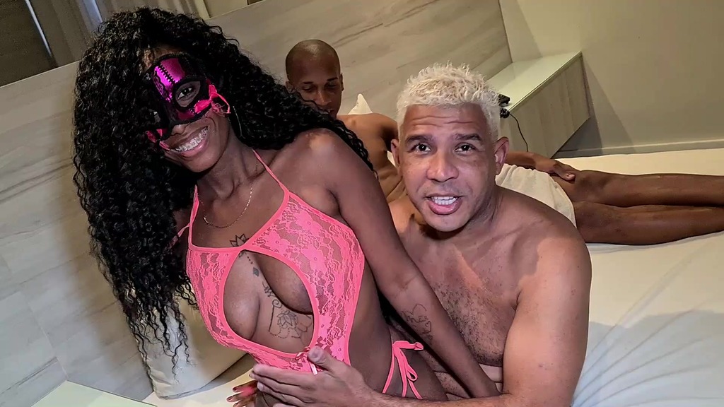 Primeira Vez No Porno Da Mulata Negra Flor Ja Deu Pra Dois Machos E So Parou Quando Os Dois Gozaram