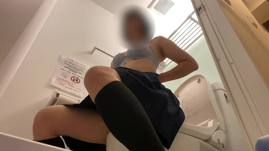 音をクチュクチュさせながらクリトリスを手のひらで触りながらオナニーに励む女子◯生。 (Momoka, Nono) 音をクチュクチュさせながらクリトリスを手のひらで触りながらオナニーに励む女子◯生。 (Momoka, Nono)